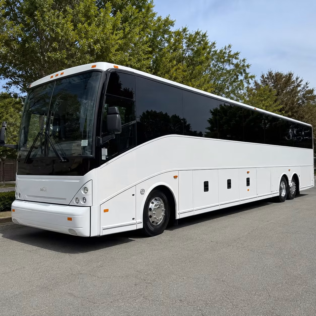 group airport shuttles from will rogers world airport to hotels venues and beyond